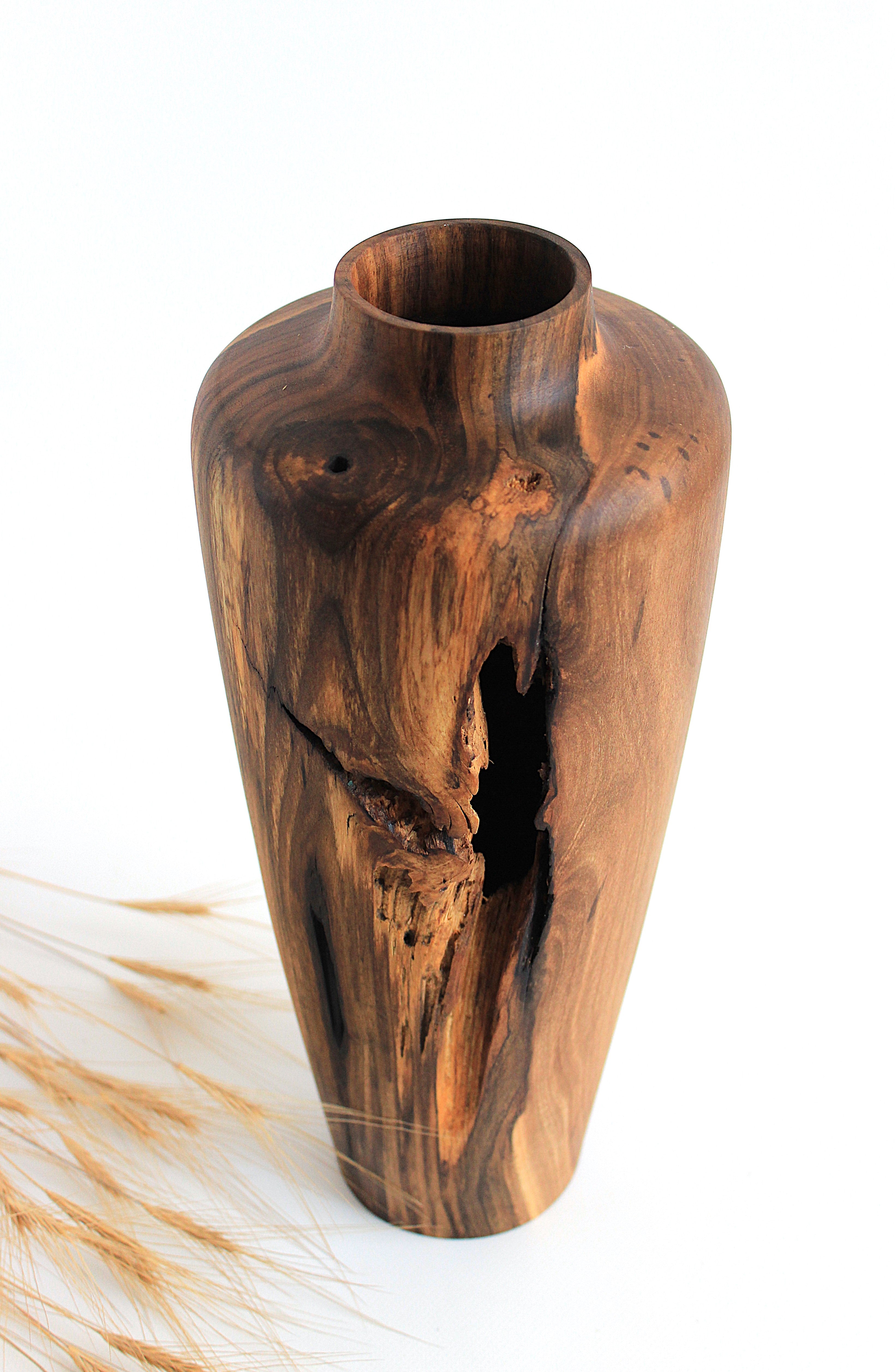 Walnut Wood Vase - Handcrafted Premium Decor