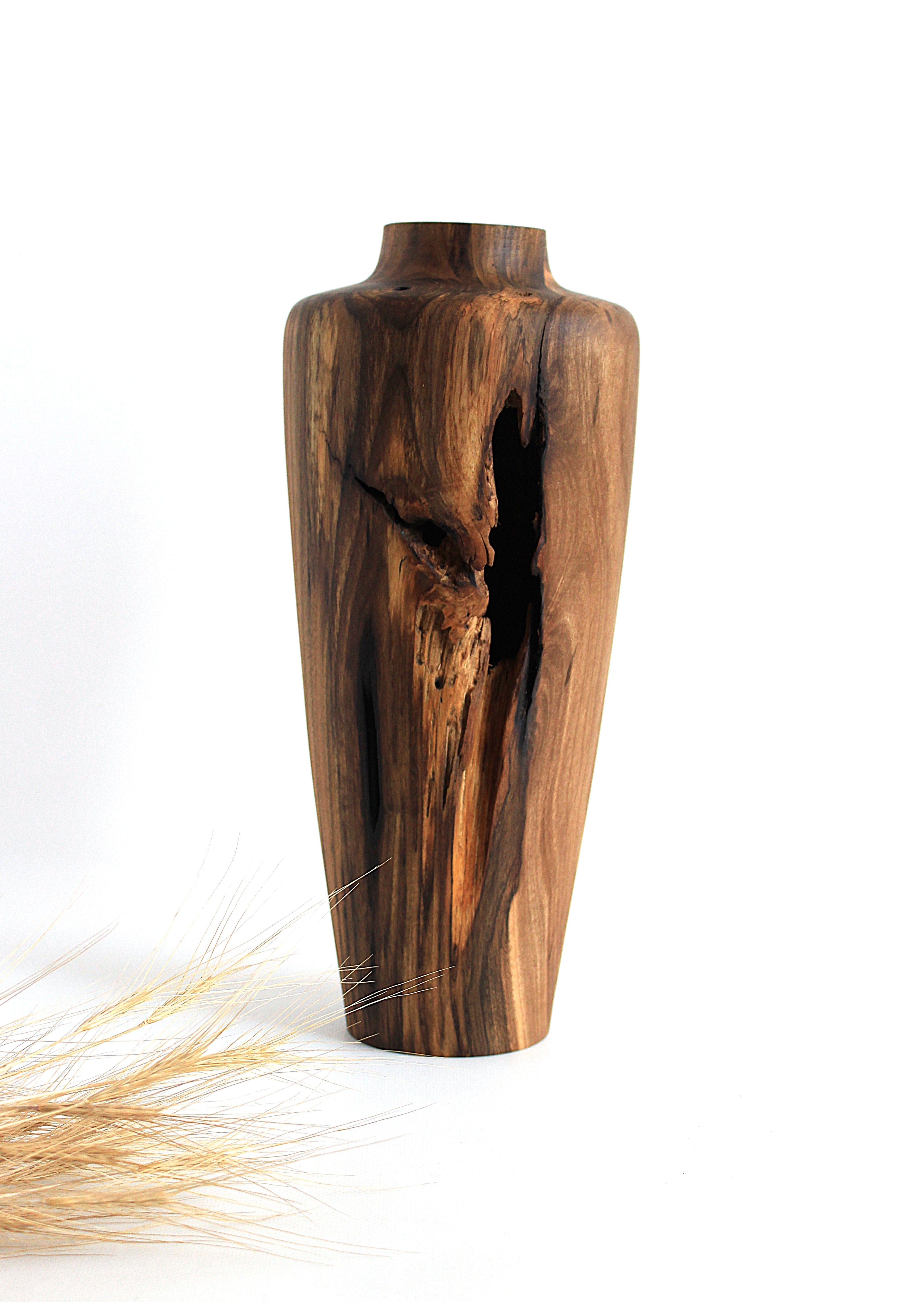 Walnut Wood Vase - Handcrafted Premium Decor